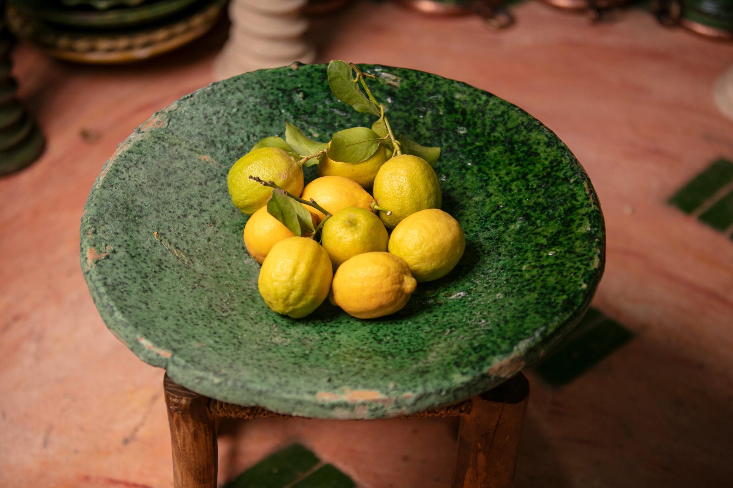 Assiette fabriquée à la main par Kif Kif marque artisanat au maroc